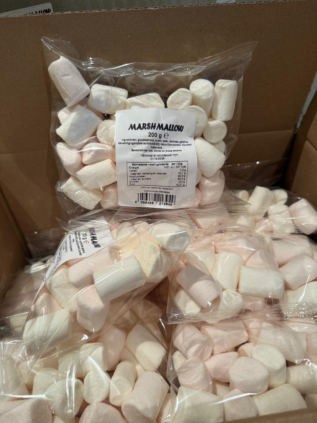 18x200g Marshmallows THT 31/12/2025