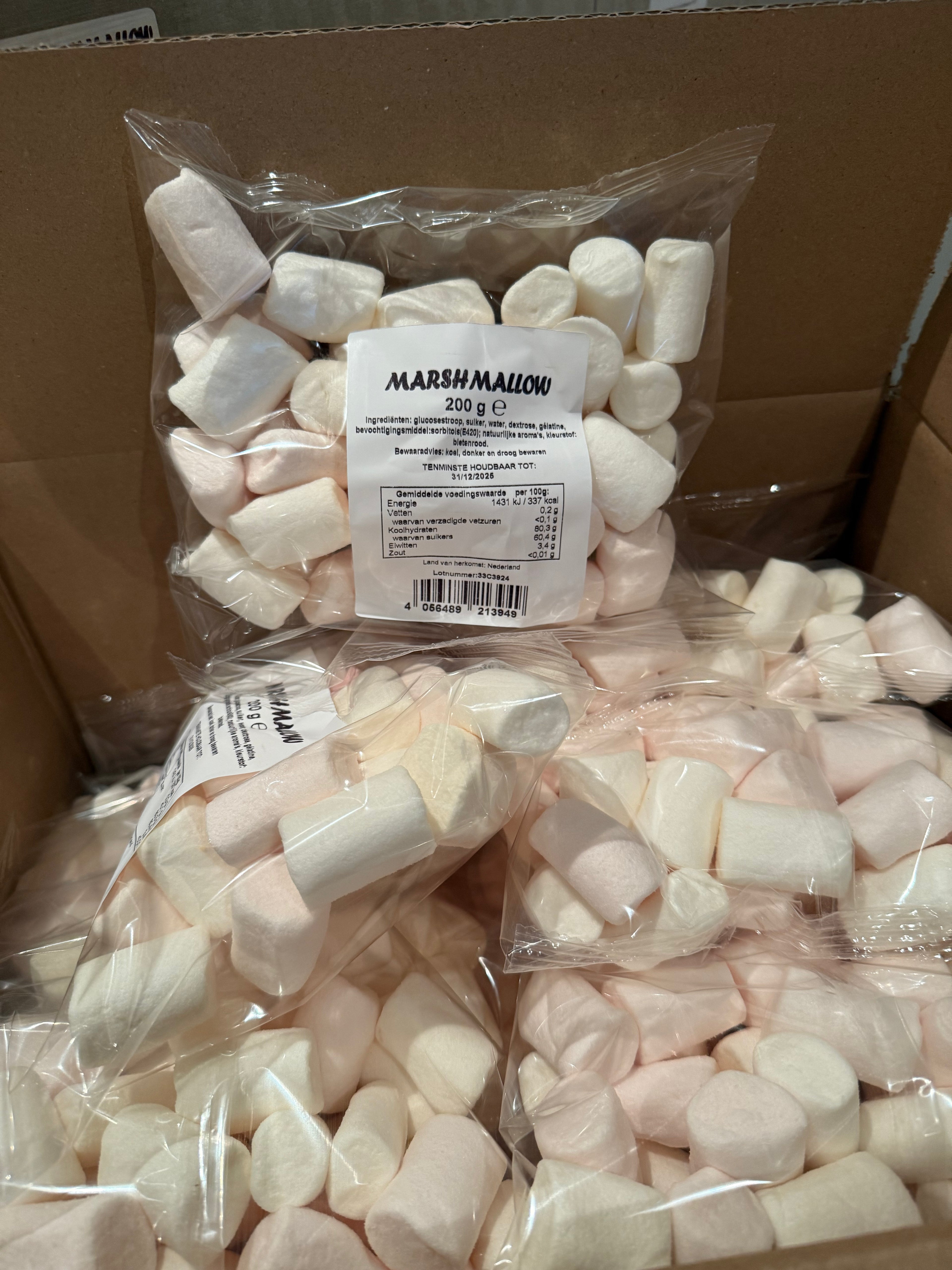 18x200g Marshmallows THT 31/12/2025
